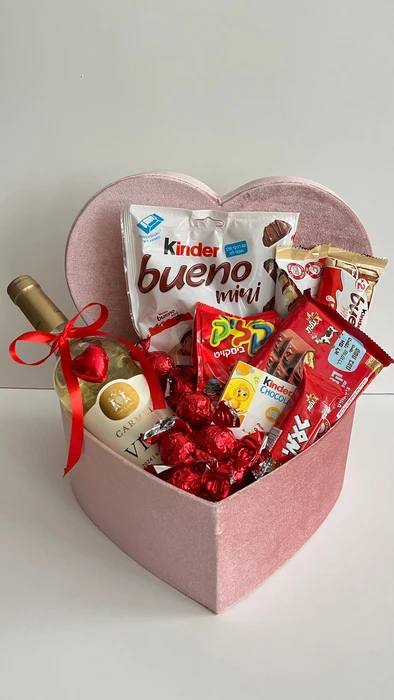 מארז לב קטיפה מפוצץ שוקולדים