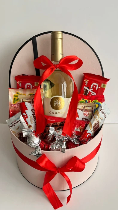 מארז שוקולדים וורוד אדום