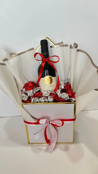 מארז יין ופרלינים