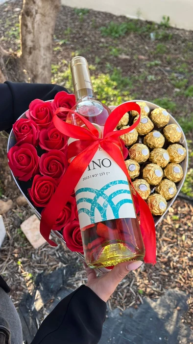 מארז פררו וורדים ויין